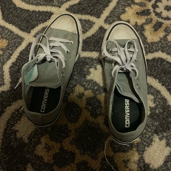 Converses - Picture 3 of 5